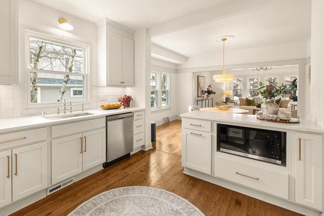 2262 N 71st STREET, Wauwatosa, WI 53213