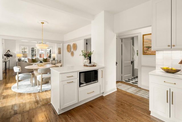 2262 N 71st STREET, Wauwatosa, WI 53213