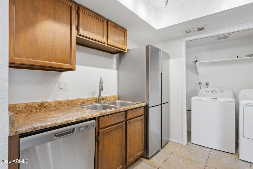 Image 8 of property listing at 629 N MESA Drive 16, Mesa, AZ 85201