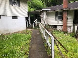 2493 Dickenson Highway, Clintwood, VA 24228