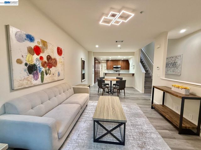 2200 Beech Cir, San Jose, CA 95131