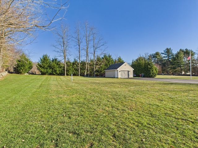 199 Quaker Ln, Acushnet, MA 02743