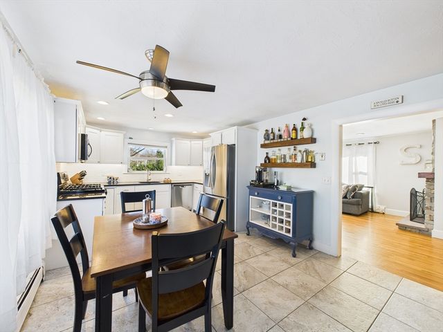 199 Quaker Ln, Acushnet, MA 02743