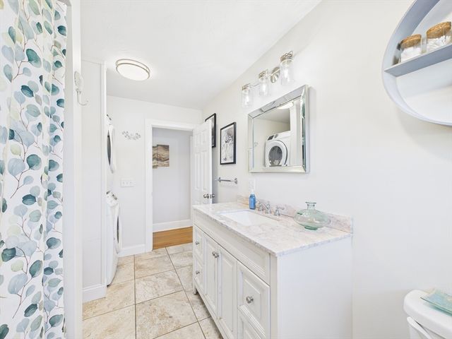 199 Quaker Ln, Acushnet, MA 02743