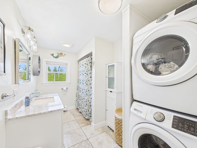 199 Quaker Ln, Acushnet, MA 02743