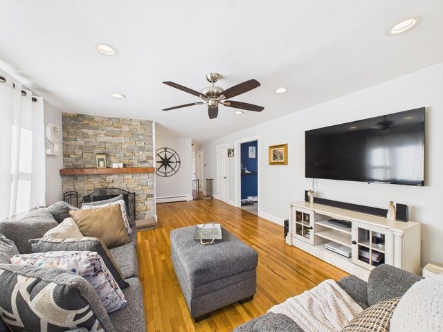 199 Quaker Ln, Acushnet, MA 02743