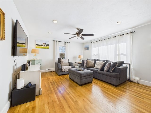 199 Quaker Ln, Acushnet, MA 02743