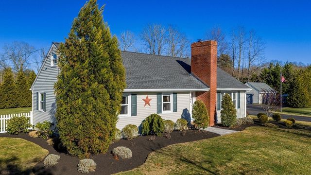 199 Quaker Ln, Acushnet, MA 02743