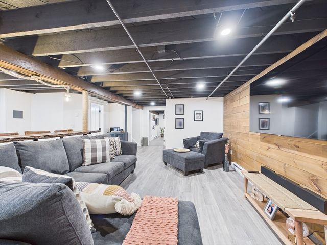 199 Quaker Ln, Acushnet, MA 02743