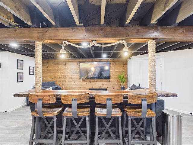 199 Quaker Ln, Acushnet, MA 02743