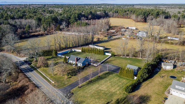199 Quaker Ln, Acushnet, MA 02743