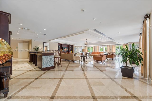 20000 E Country Club Dr 610, Aventura, FL 33180