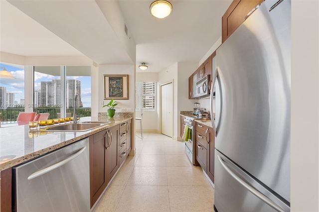 20000 E Country Club Dr 610, Aventura, FL 33180