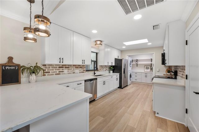 5614 LAZY CREEK DRIVE, Lakeland, FL 33811