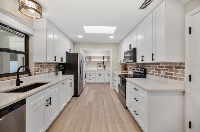 5614 LAZY CREEK DRIVE, Lakeland, FL 33811