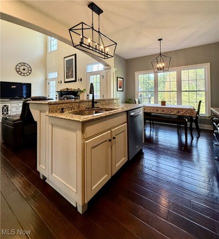 1032 Foxglove Circle, Cuyahoga Falls, OH 44223