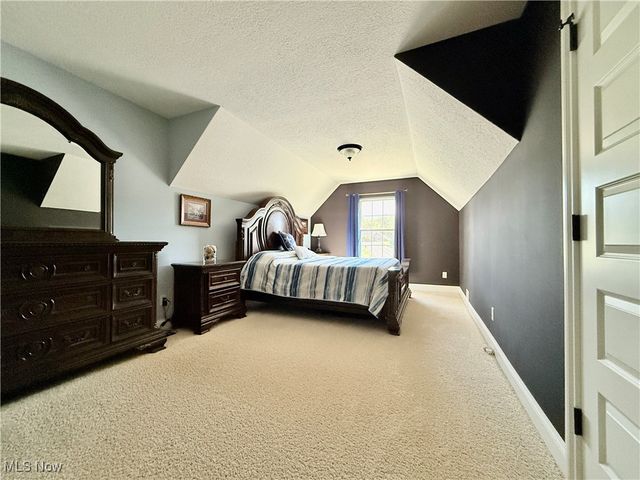 1032 Foxglove Circle, Cuyahoga Falls, OH 44223