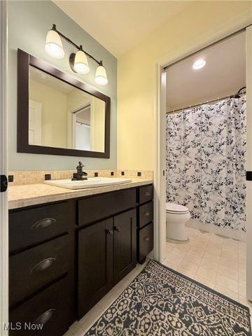 1032 Foxglove Circle, Cuyahoga Falls, OH 44223