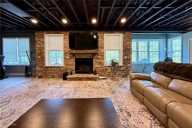 1032 Foxglove Circle, Cuyahoga Falls, OH 44223