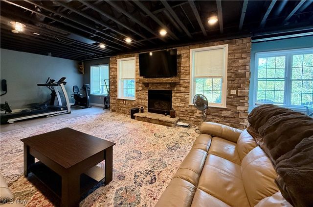 1032 Foxglove Circle, Cuyahoga Falls, OH 44223