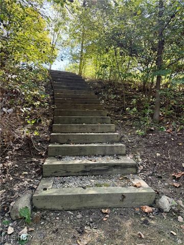 1032 Foxglove Circle, Cuyahoga Falls, OH 44223