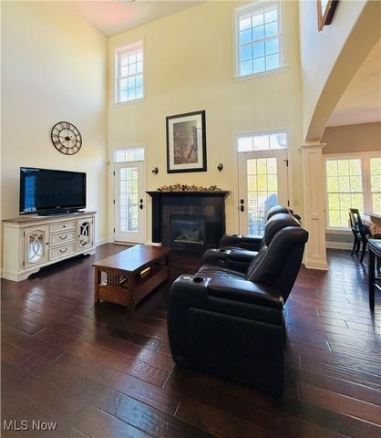 1032 Foxglove Circle, Cuyahoga Falls, OH 44223