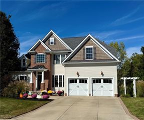 1032 Foxglove Circle, Cuyahoga Falls, OH 44223