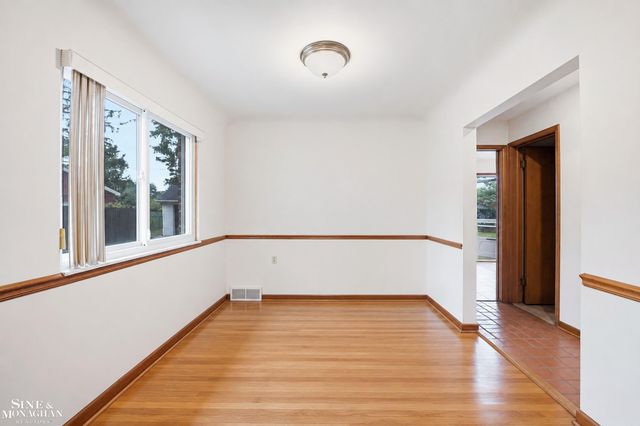 402 Roland Court, Grosse Pointe Farms, MI 48236
