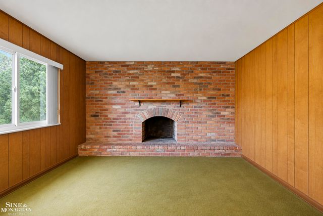 402 Roland Court, Grosse Pointe Farms, MI 48236