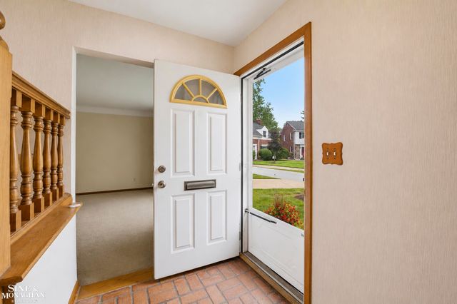 402 Roland Court, Grosse Pointe Farms, MI 48236