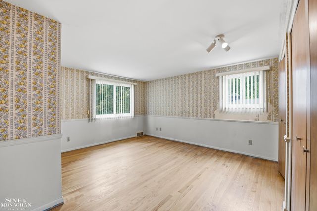 402 Roland Court, Grosse Pointe Farms, MI 48236