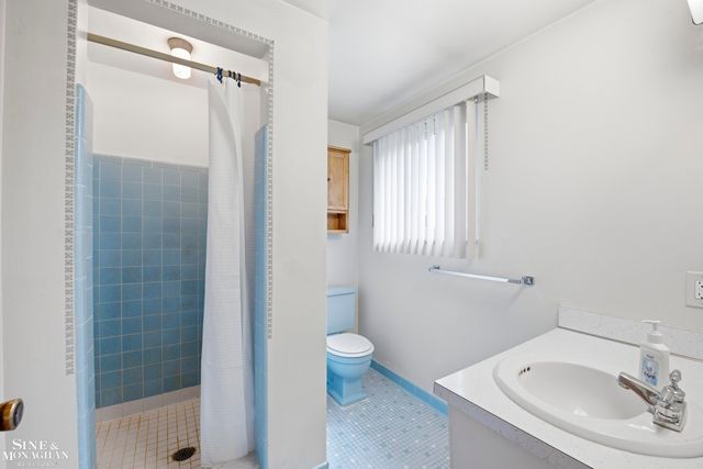 402 Roland Court, Grosse Pointe Farms, MI 48236