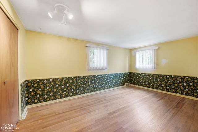 402 Roland Court, Grosse Pointe Farms, MI 48236