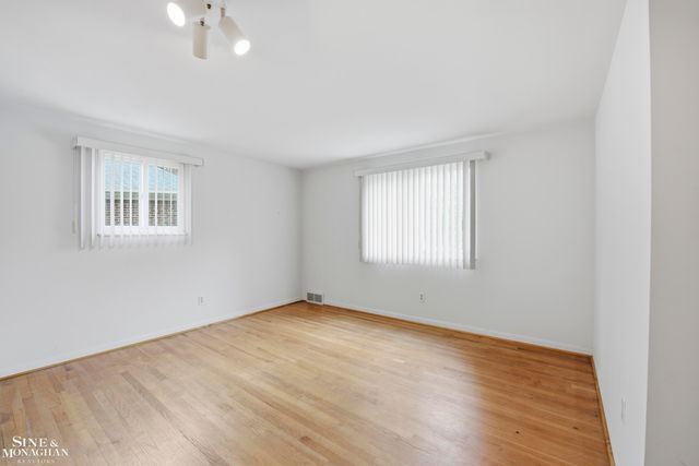 402 Roland Court, Grosse Pointe Farms, MI 48236
