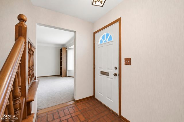 402 Roland Court, Grosse Pointe Farms, MI 48236