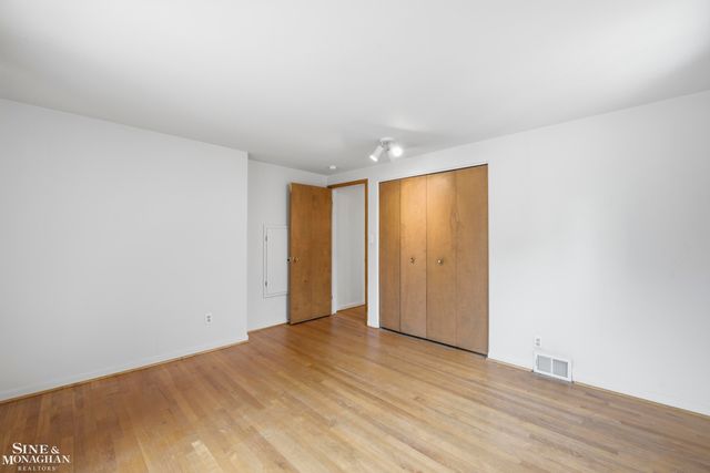 402 Roland Court, Grosse Pointe Farms, MI 48236