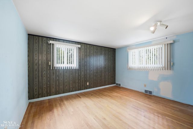 402 Roland Court, Grosse Pointe Farms, MI 48236
