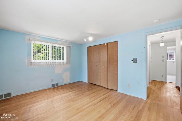 402 Roland Court, Grosse Pointe Farms, MI 48236
