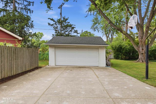 402 Roland Court, Grosse Pointe Farms, MI 48236