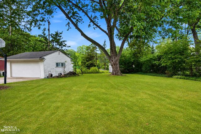402 Roland Court, Grosse Pointe Farms, MI 48236