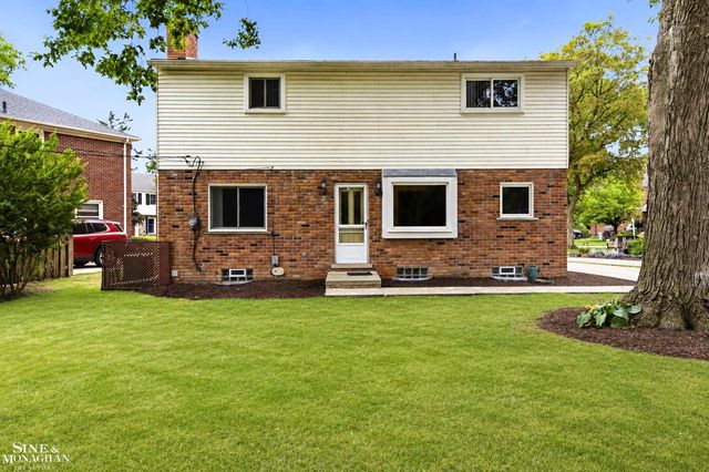 402 Roland Court, Grosse Pointe Farms, MI 48236
