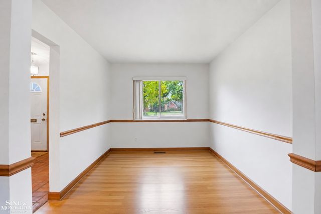 402 Roland Court, Grosse Pointe Farms, MI 48236
