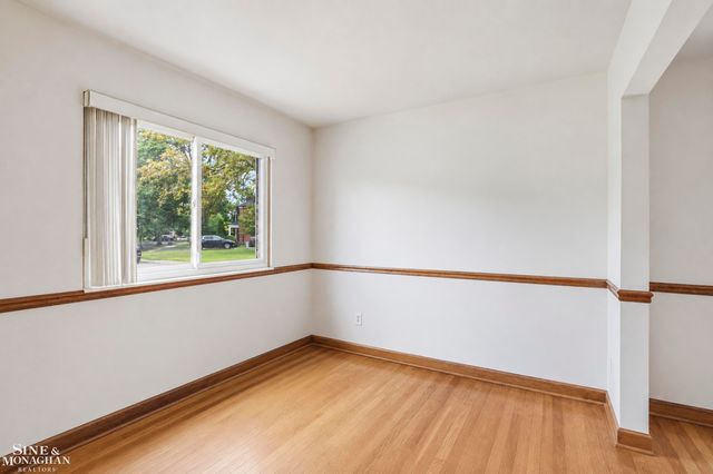402 Roland Court, Grosse Pointe Farms, MI 48236