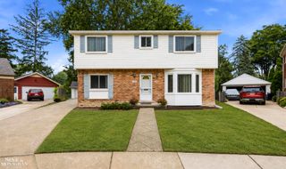 402 Roland Court, Grosse Pointe Farms, MI 48236