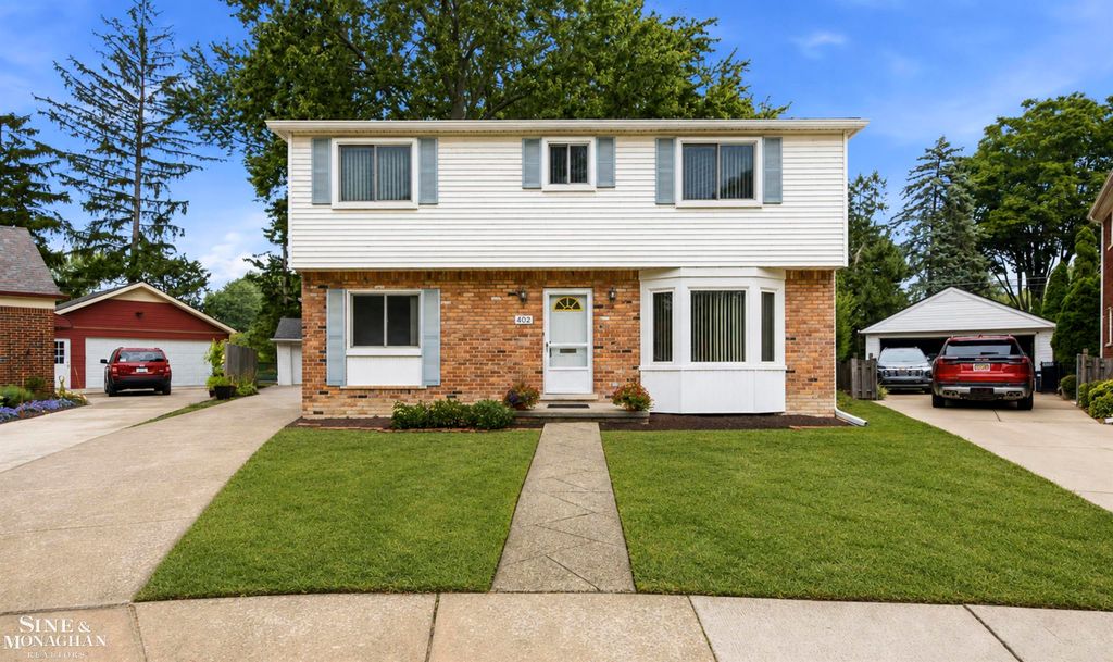 402 Roland Court, Grosse Pointe Farms, MI 48236