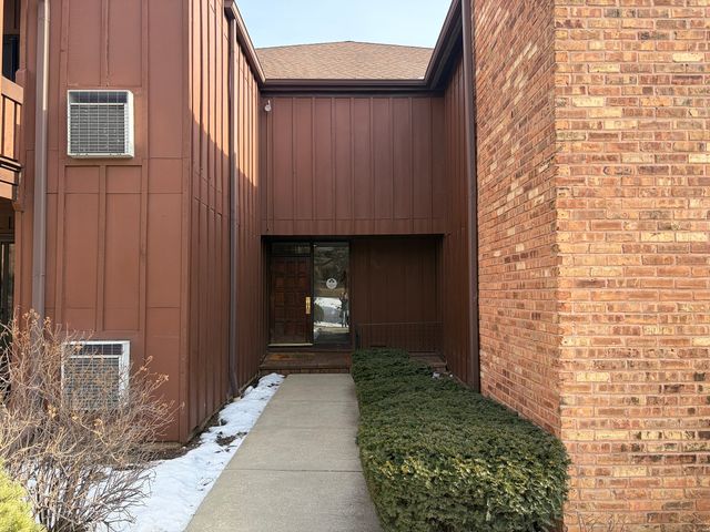1S055 Spring Road 1C, Oakbrook Terrace, IL 60181
