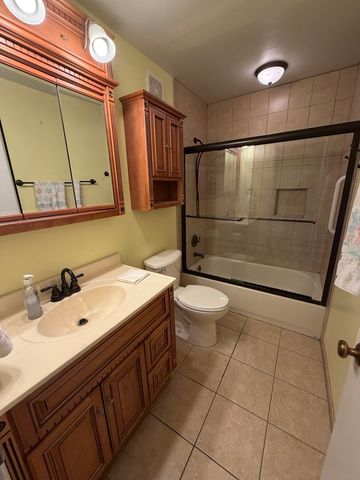 1S055 Spring Road 1C, Oakbrook Terrace, IL 60181