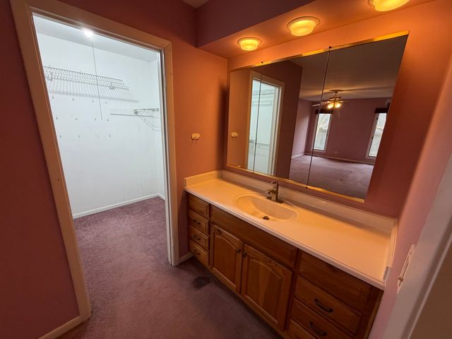 1S055 Spring Road 1C, Oakbrook Terrace, IL 60181