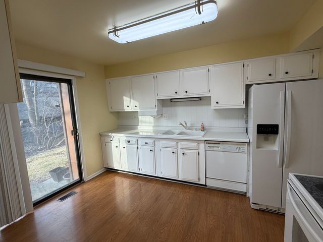 1S055 Spring Road 1C, Oakbrook Terrace, IL 60181