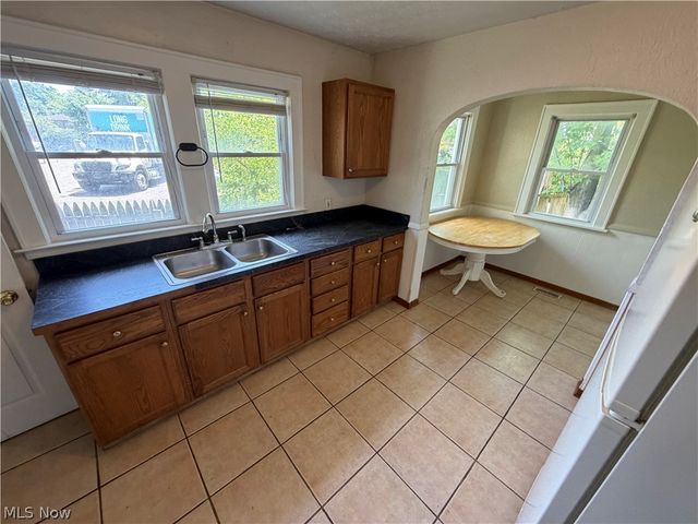 918 Frederick Boulevard, Akron, OH 44320